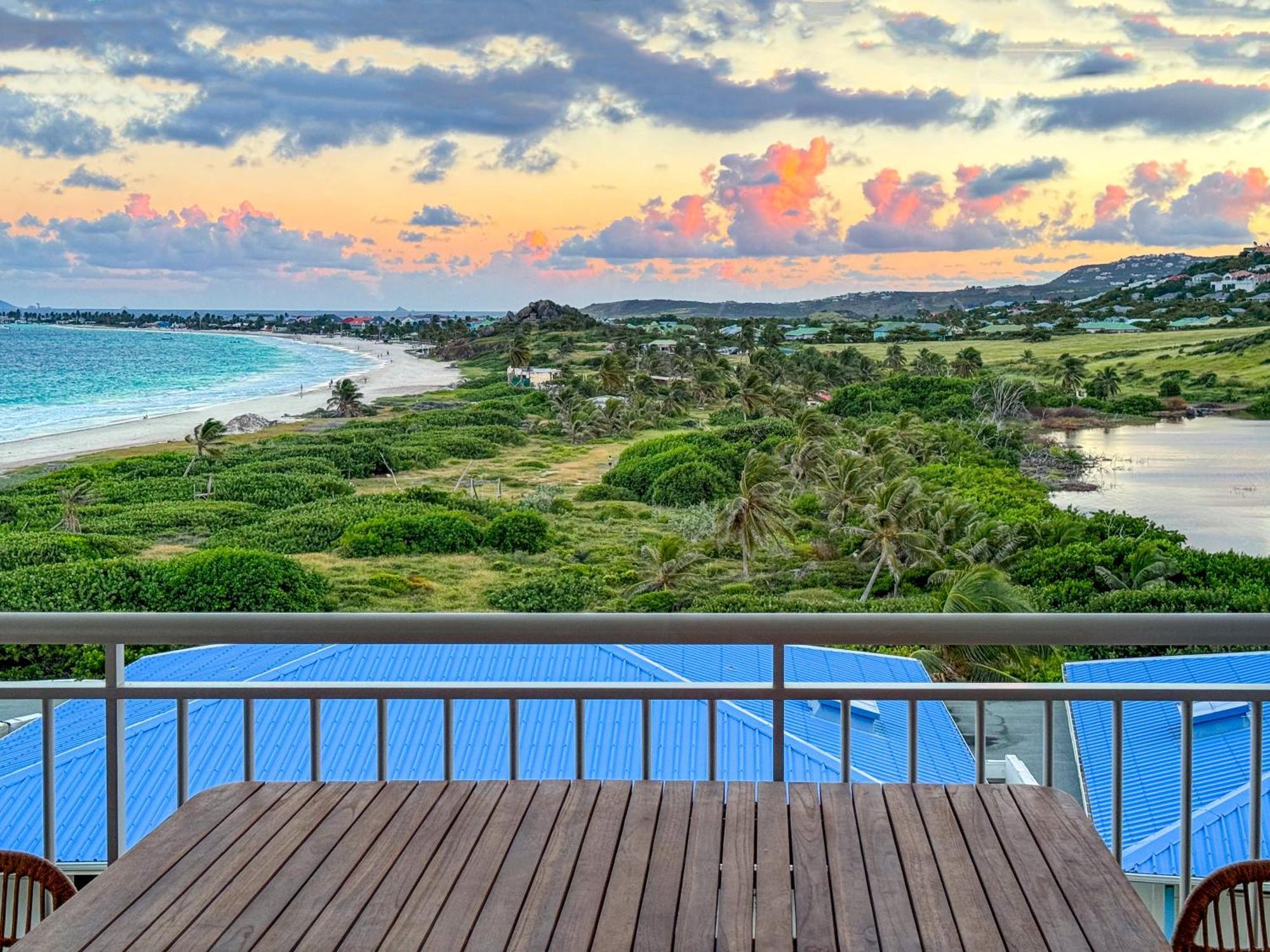 Top Floor Unit 520 Ft2 - 48 M2 With Stunning Dominant View On Ocean, St Barth, Orient Bay Apartment Cul de Sac Exterior foto